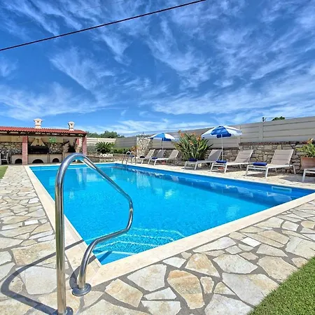 Acharavi By Posarellivillas *